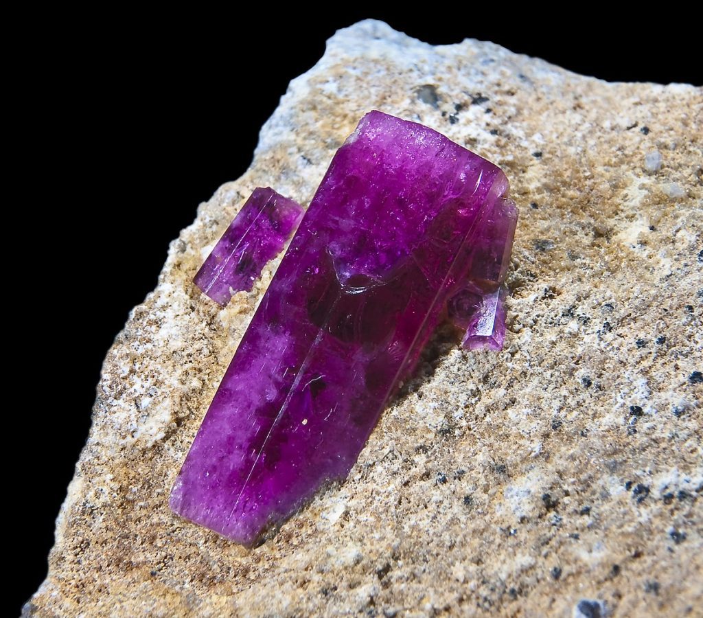 Discover Red Beryl, the ultra-rare crimson gemstone from Utah. Learn about its origin, value, and why it's 1,000 times rarer than a diamond.