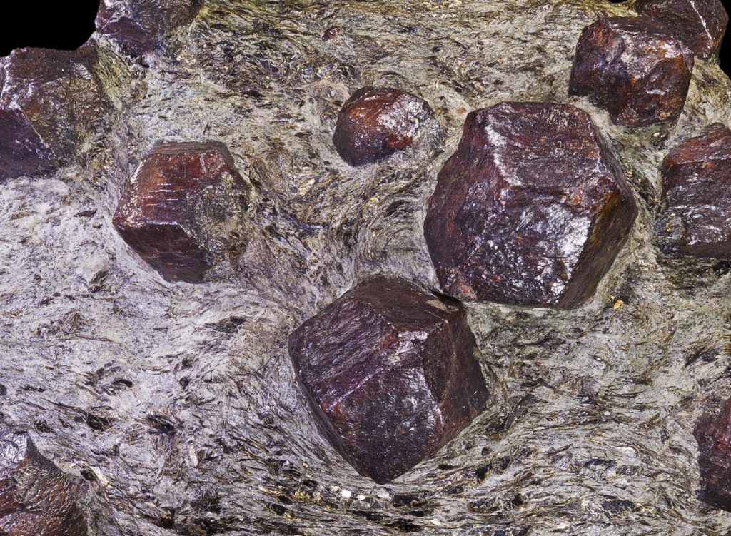 Almandine stone properties
